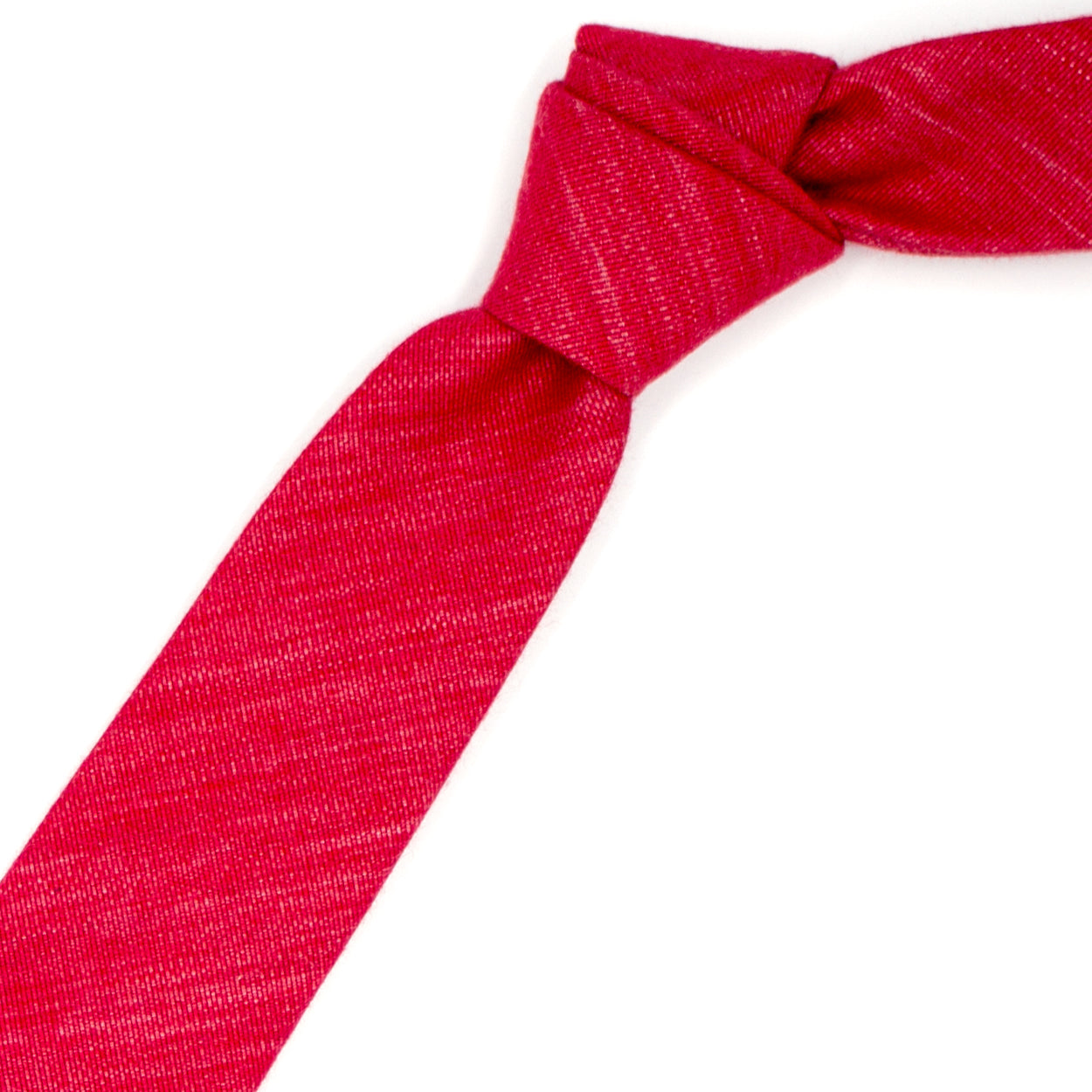 Solid tie in red